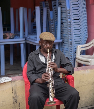 Mayplau, 77 years old saxophonist of the Bakolo Music International ©Eloisa d'Orsi
