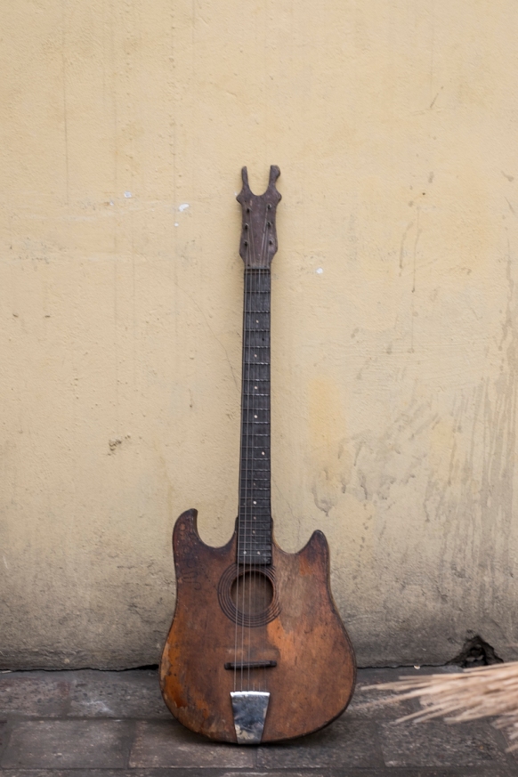 Guitar made in Congo ©Eloisa d'Orsi